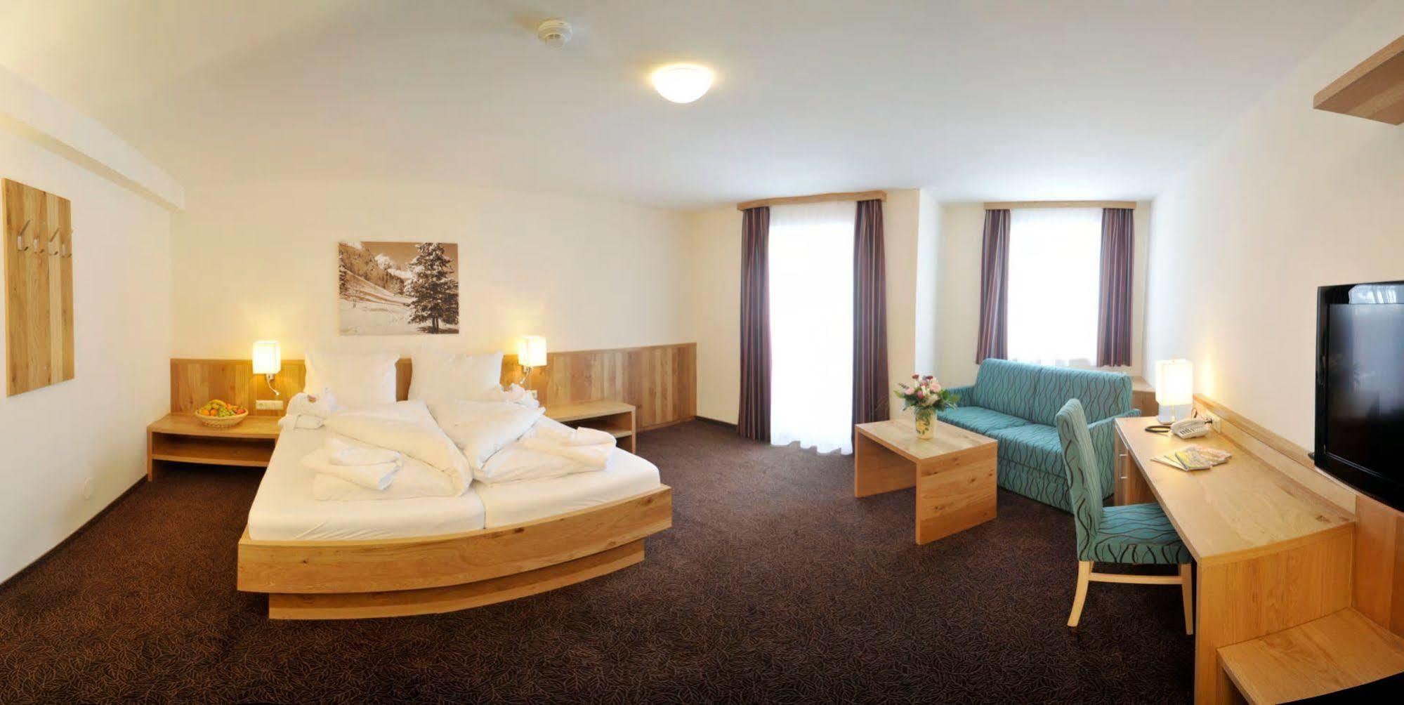 Panoramahotel Guertl Haus im Ennstal Eksteriør bilde